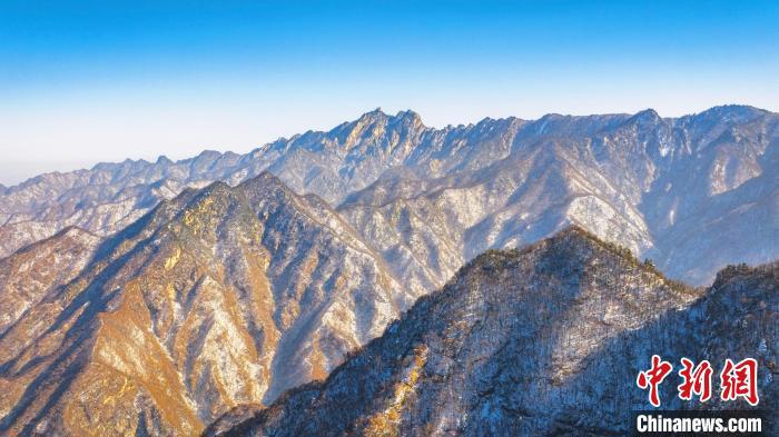 圖為壯觀的秦嶺?！√絿疑止珗@供圖