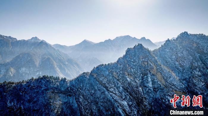 圖為壯觀的秦嶺?！√絿疑止珗@供圖